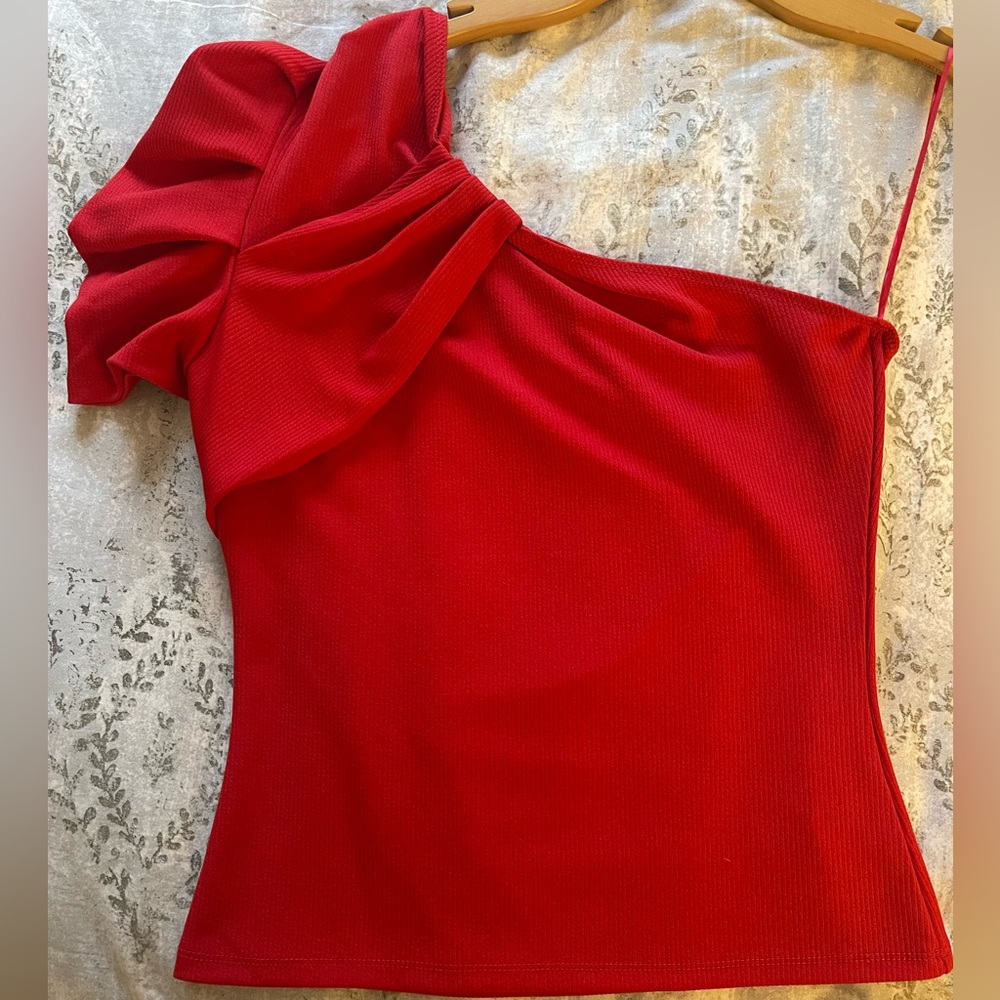 BABETIQUE Red One shoulder ruffled sleeve ribbed top NWOT